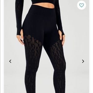 Mid-Rise ScultKnit Leopard 7/8 Legging